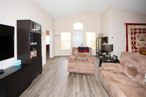 House in Hudson, Florida 3 bedrooms, 141.95 sq.m. № 1902526 - photo 16