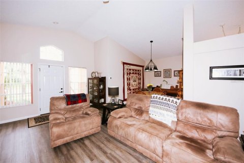 House in Hudson, Florida 3 bedrooms, 141.95 sq.m. № 1902526 - photo 15