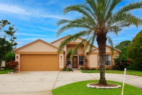 House in Hudson, Florida 3 bedrooms, 141.95 sq.m. № 1902526 - photo 1