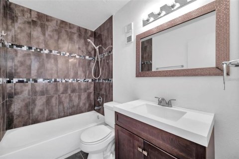 Condo in Saint Petersburg, Florida, 2 bedrooms  № 1828618 - photo 9