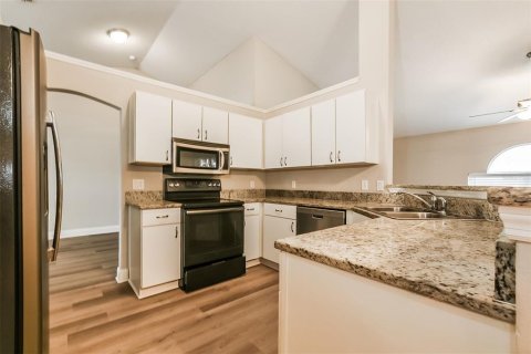 Casa en venta en Deltona, Florida, 3 dormitorios, 163.04 m2 № 2210353 - foto 5