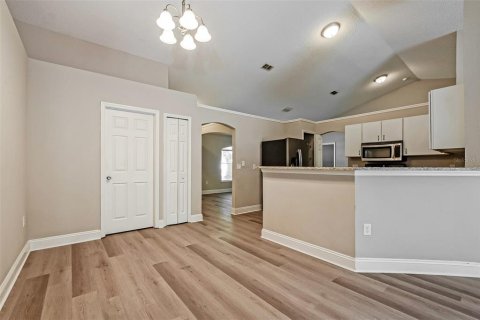 Casa en venta en Deltona, Florida, 3 dormitorios, 163.04 m2 № 2210353 - foto 4