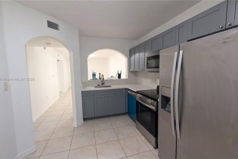 Купить кондоминиум в Хомстед, Флорида 2 спальни, 85.47м2, № 2035309 - фото 6