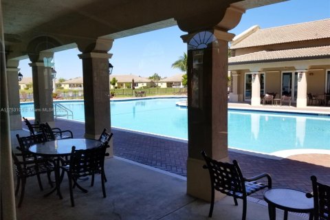 Купить кондоминиум в Хомстед, Флорида 2 спальни, 85.47м2, № 2035309 - фото 20