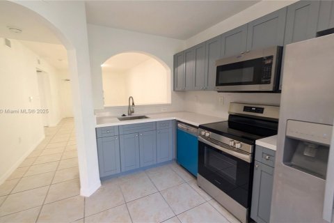 Купить кондоминиум в Хомстед, Флорида 2 спальни, 85.47м2, № 2035309 - фото 8