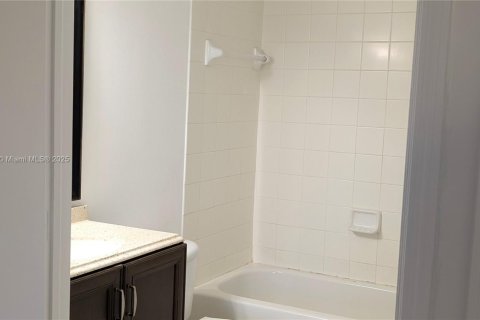 Купить кондоминиум в Хомстед, Флорида 2 спальни, 85.47м2, № 2035309 - фото 12