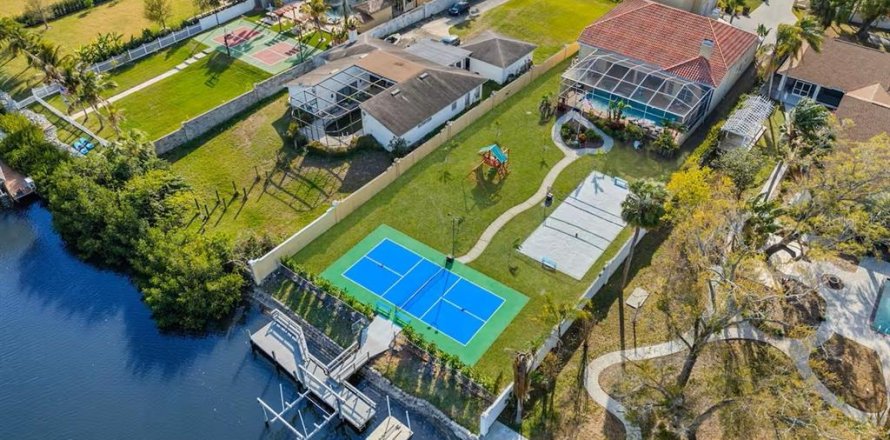 Villa ou maison à Tampa, Floride 6 chambres, 402.92 m2 № 1829384