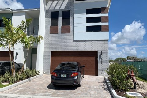 Touwnhouse à vendre à Plantation, Floride: 3 chambres, 155.33 m2 № 1696599 - photo 2