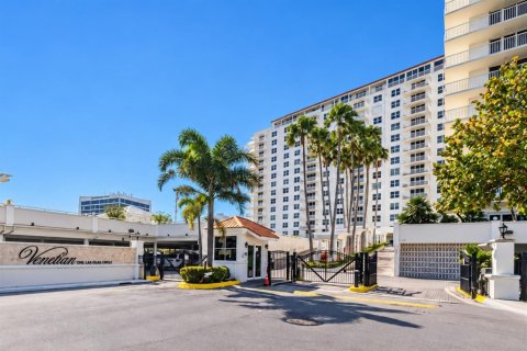 Condo in Fort Lauderdale, Florida, 2 bedrooms  № 2398220 - photo 10