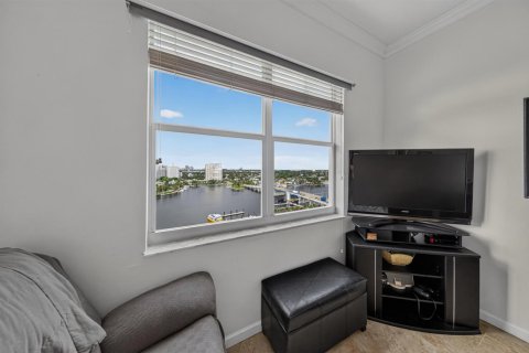Condo in Fort Lauderdale, Florida, 2 bedrooms  № 2398220 - photo 21