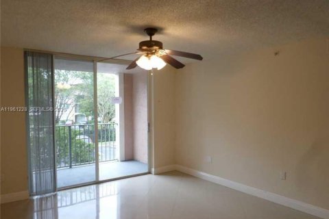 Condominio en alquiler en Miramar, Florida, 2 dormitorios, 91.32 m2 № 2025988 - foto 3