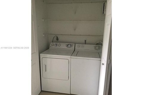 Condominio en alquiler en Miramar, Florida, 2 dormitorios, 91.32 m2 № 2025988 - foto 11