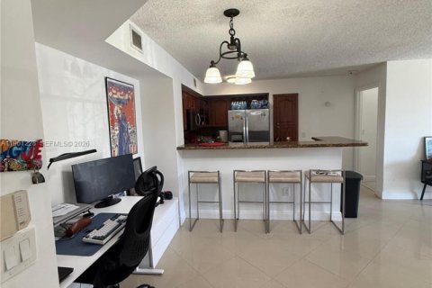 Condominio en alquiler en Miramar, Florida, 2 dormitorios, 91.32 m2 № 2025988 - foto 6
