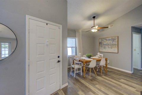 House in Riverview, Florida 4 bedrooms, 166.48 sq.m. № 2199475 - photo 8