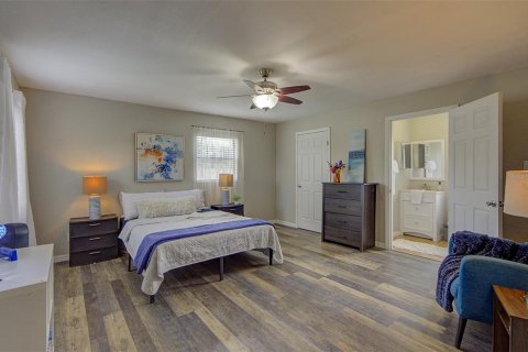 House in Riverview, Florida 4 bedrooms, 166.48 sq.m. № 2199475 - photo 3
