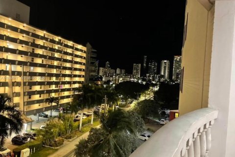 Studio in the Condo in North Miami Beach, Florida  № 1997282 - photo 2