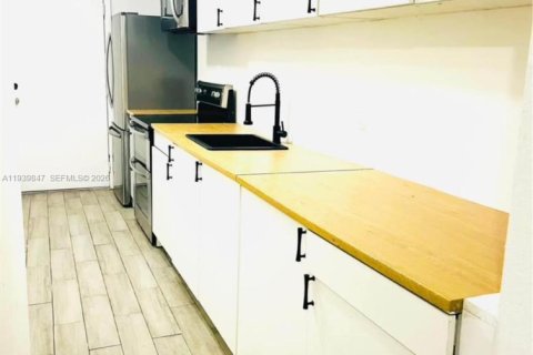 Studio in the Condo in North Miami Beach, Florida  № 1997282 - photo 7