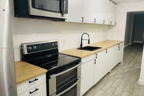 Studio in the Condo in North Miami Beach, Florida  № 1997282 - photo 4