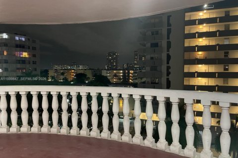 Studio in the Condo in North Miami Beach, Florida  № 1997282 - photo 14