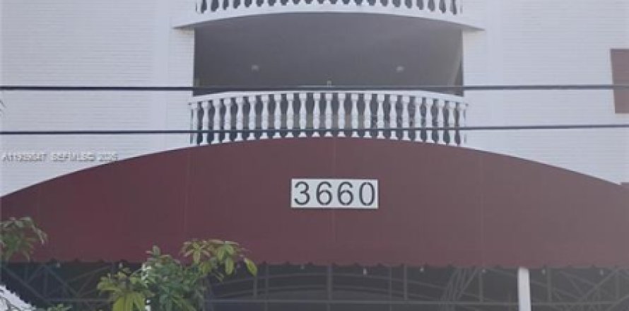 Studio in the Condo in North Miami Beach, Florida  № 1997282