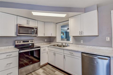 Casa en venta en Holiday, Florida, 3 dormitorios, 139.73 m2 № 1908676 - foto 12
