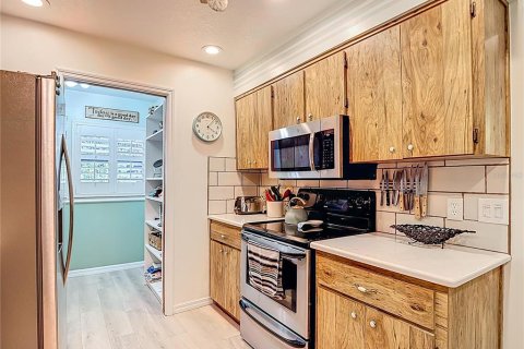 Condo in Port Richey, Florida, 2 bedrooms  № 1901902 - photo 11