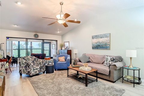 Condo in Port Richey, Florida, 2 bedrooms  № 1901902 - photo 22