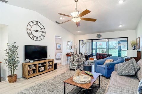 Condo in Port Richey, Florida, 2 bedrooms  № 1901902 - photo 21