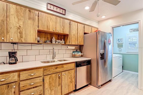 Condo in Port Richey, Florida, 2 bedrooms  № 1901902 - photo 10