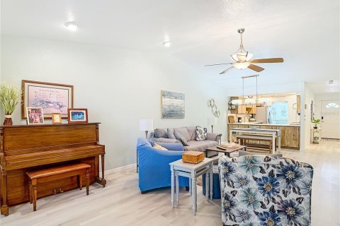 Condo in Port Richey, Florida, 2 bedrooms  № 1901902 - photo 24