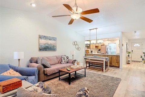 Condo in Port Richey, Florida, 2 bedrooms  № 1901902 - photo 23