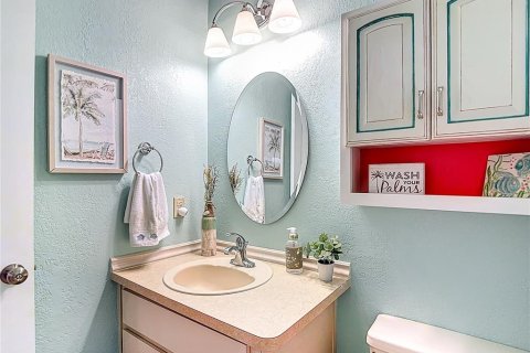 Condo in Port Richey, Florida, 2 bedrooms  № 1901902 - photo 30