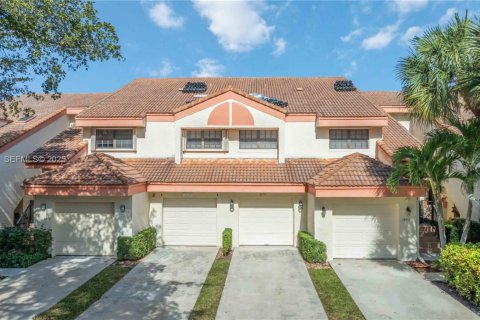 Снять в аренду таунхаус в Холливуд, Флорида 2 спальни, 115.01м2, № 1988396 - фото 30