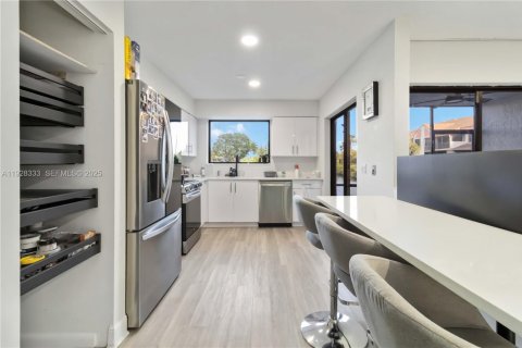 Снять в аренду таунхаус в Холливуд, Флорида 2 спальни, 115.01м2, № 1988396 - фото 9