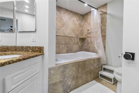 Снять в аренду таунхаус в Холливуд, Флорида 2 спальни, 115.01м2, № 1988396 - фото 17