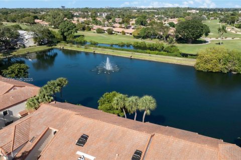 Снять в аренду таунхаус в Холливуд, Флорида 2 спальни, 115.01м2, № 1988396 - фото 28