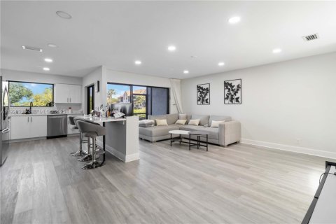 Снять в аренду таунхаус в Холливуд, Флорида 2 спальни, 115.01м2, № 1988396 - фото 7