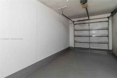 Снять в аренду таунхаус в Холливуд, Флорида 2 спальни, 115.01м2, № 1988396 - фото 24