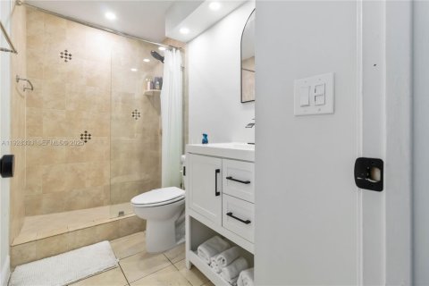 Снять в аренду таунхаус в Холливуд, Флорида 2 спальни, 115.01м2, № 1988396 - фото 13