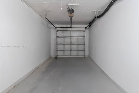 Снять в аренду таунхаус в Холливуд, Флорида 2 спальни, 115.01м2, № 1988396 - фото 23