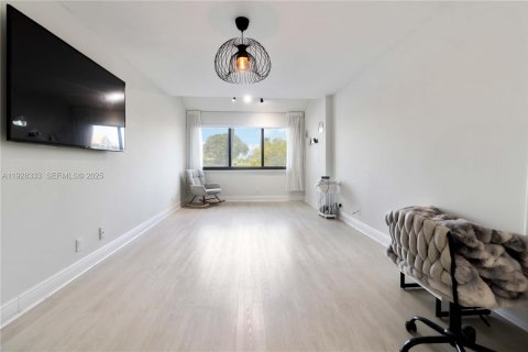 Снять в аренду таунхаус в Холливуд, Флорида 2 спальни, 115.01м2, № 1988396 - фото 19