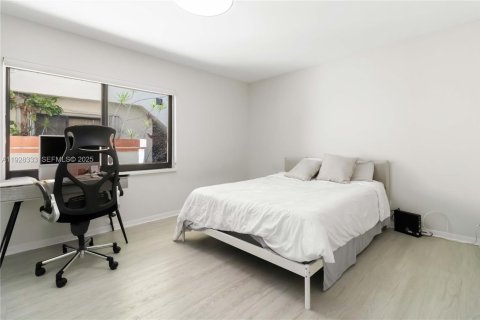 Снять в аренду таунхаус в Холливуд, Флорида 2 спальни, 115.01м2, № 1988396 - фото 14