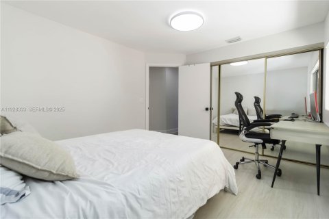 Снять в аренду таунхаус в Холливуд, Флорида 2 спальни, 115.01м2, № 1988396 - фото 15