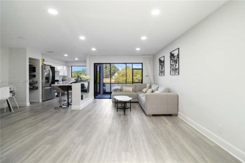 Снять в аренду таунхаус в Холливуд, Флорида 2 спальни, 115.01м2, № 1988396 - фото 8