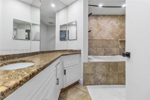 Снять в аренду таунхаус в Холливуд, Флорида 2 спальни, 115.01м2, № 1988396 - фото 16