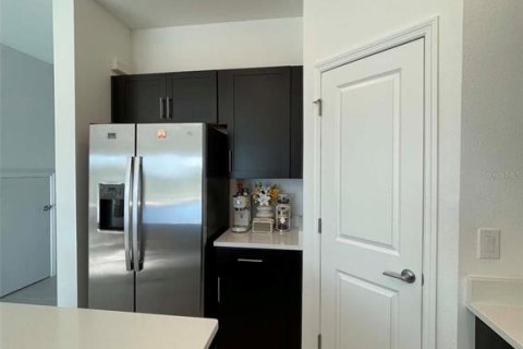 Townhouse in Wesley Chapel, Florida 3 bedrooms, 127.55 sq.m. № 2203850 - photo 9