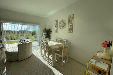 Townhouse in Wesley Chapel, Florida 3 bedrooms, 127.55 sq.m. № 2203850 - photo 10