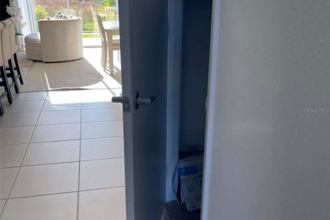 Townhouse in Wesley Chapel, Florida 3 bedrooms, 127.55 sq.m. № 2203850 - photo 4