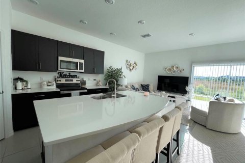 Townhouse in Wesley Chapel, Florida 3 bedrooms, 127.55 sq.m. № 2203850 - photo 6