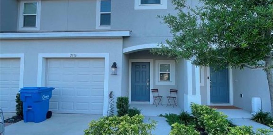 Townhouse in Wesley Chapel, Florida 3 bedrooms, 127.55 sq.m. № 2203850
